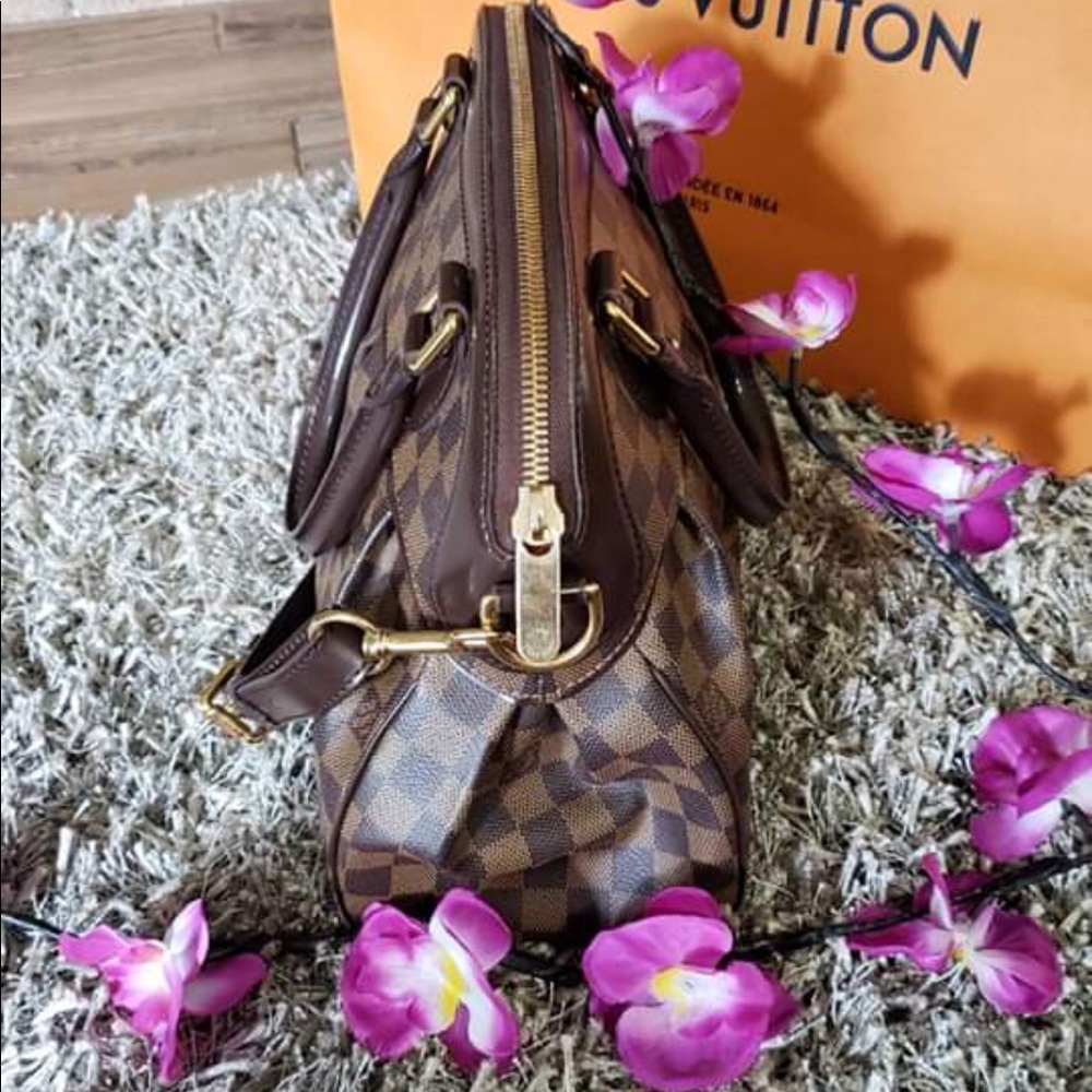 Louis Vuitton - Picture 6 of 7